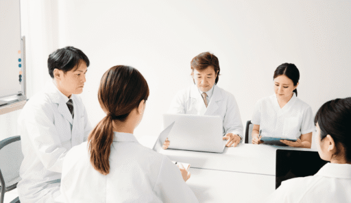 親から薬局経営を引き継いだが、マネジメントに苦労している